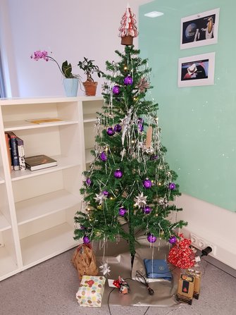 <span>Look, it´s Christmas time in the department!</span>